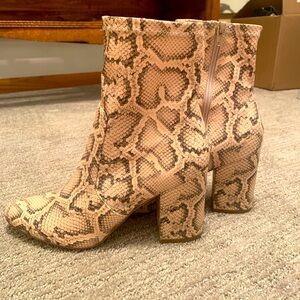 NEW size 11 boots Steve Madden